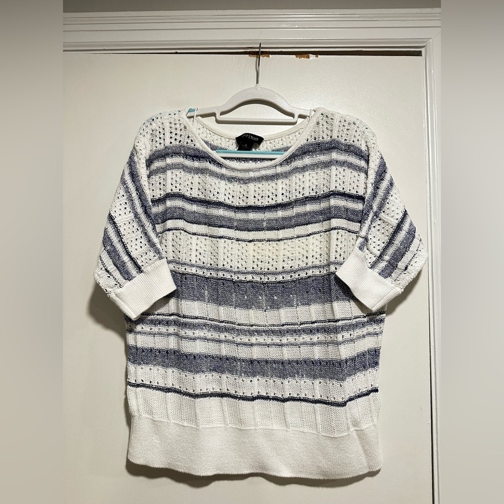 White House Black Market Sz: XL  White /Blue  Open Knit Crochet 3/4 Sleeve Top.
